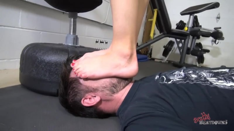 Nikki 下一脚 作呕 脚崇拜 恋物癖 脚 统治 调教 奴隶舔 戴绿帽子 戴绿帽子 剪刀