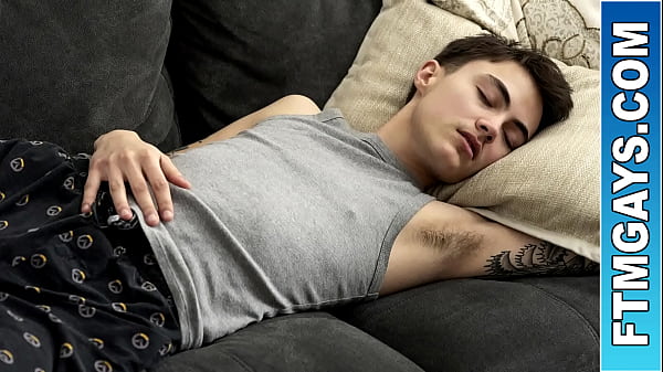 OOPS, ho scopato il mio ragazzo FTM! Dio aiuti Dillon Stone! Non solo ha peccato scopandosi il figliastro Joey Michaels, ma sua moglie sta per divorziare!