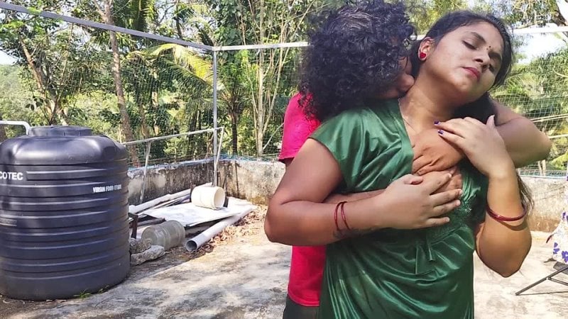 户外性爱，vaishnavy 和 sharun raj 户外浪漫和性爱，mallu 情侣在露台上的热浪漫性爱